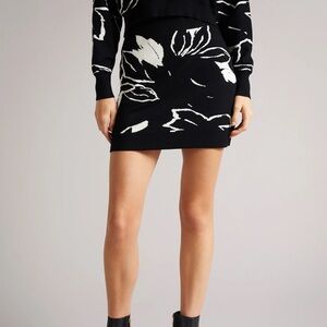 Ted Baker London Rrosiie Jacquard Print Mini Skirt (Size 1)